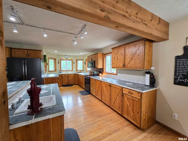 $390,000 | 21885 North Tea Rose Lane, Texico, IL 62889