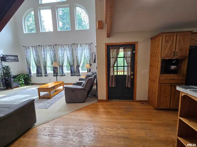 $390,000 | 21885 North Tea Rose Lane, Texico, IL 62889