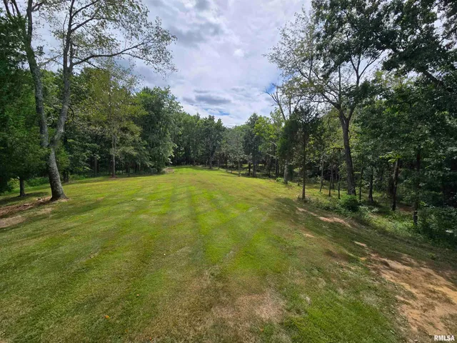 $390,000 | 21885 North Tea Rose Lane, Texico, IL 62889