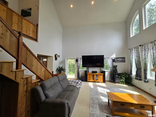 $390,000 | 21885 North Tea Rose Lane, Texico, IL 62889