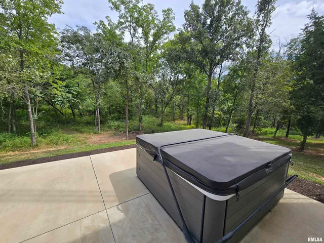 $390,000 | 21885 North Tea Rose Lane, Texico, IL 62889