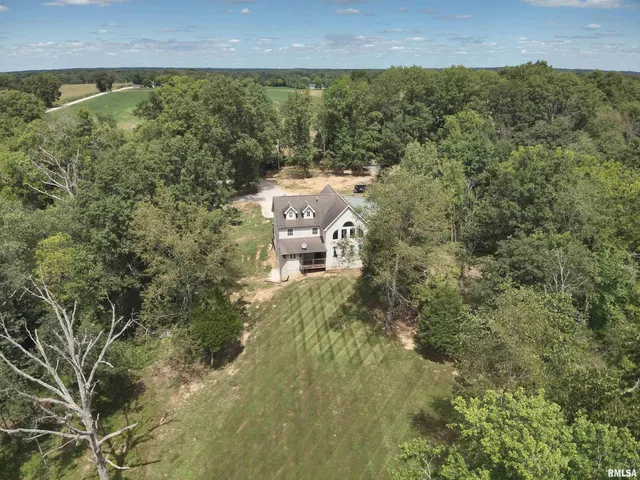 $390,000 | 21885 North Tea Rose Lane, Texico, IL 62889