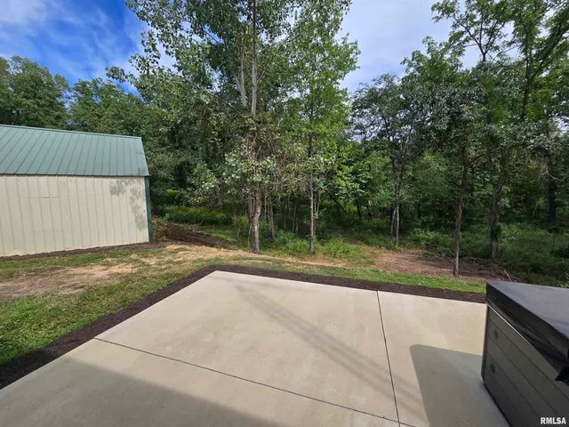 $390,000 | 21885 North Tea Rose Lane, Texico, IL 62889