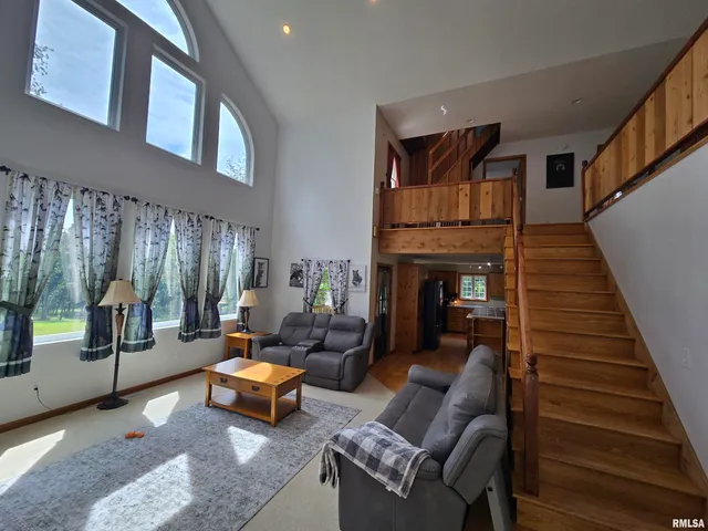 $390,000 | 21885 North Tea Rose Lane, Texico, IL 62889