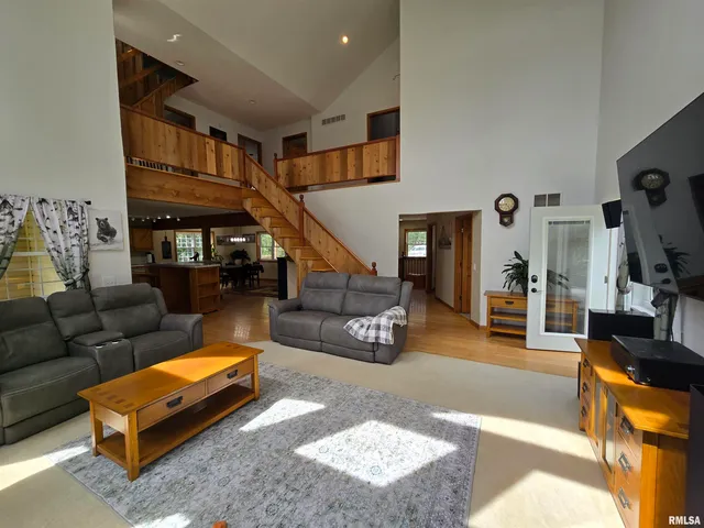 $390,000 | 21885 North Tea Rose Lane, Texico, IL 62889