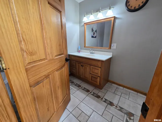 $390,000 | 21885 North Tea Rose Lane, Texico, IL 62889