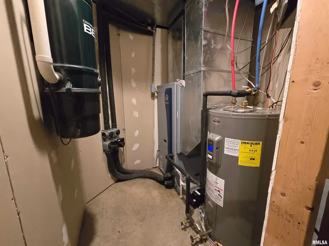 $390,000 | 21885 North Tea Rose Lane, Texico, IL 62889