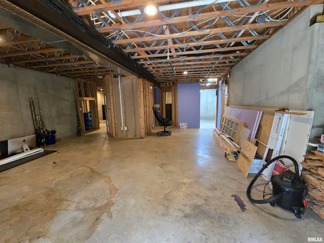 $390,000 | 21885 North Tea Rose Lane, Texico, IL 62889