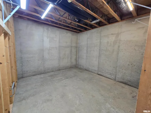 $390,000 | 21885 North Tea Rose Lane, Texico, IL 62889