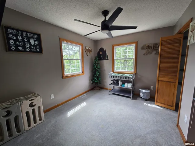 $390,000 | 21885 North Tea Rose Lane, Texico, IL 62889