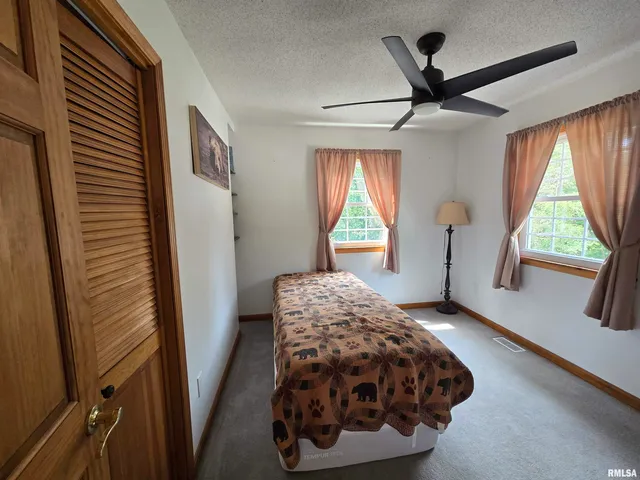 $390,000 | 21885 North Tea Rose Lane, Texico, IL 62889