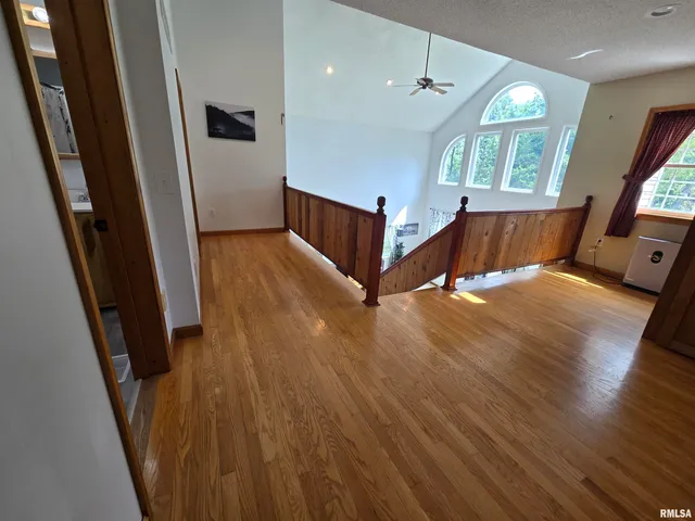 $390,000 | 21885 North Tea Rose Lane, Texico, IL 62889