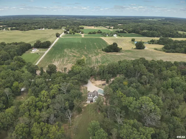 $390,000 | 21885 North Tea Rose Lane, Texico, IL 62889