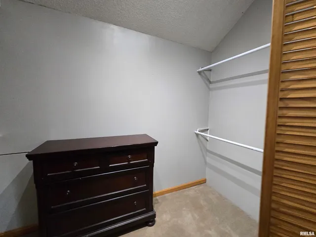 $390,000 | 21885 North Tea Rose Lane, Texico, IL 62889