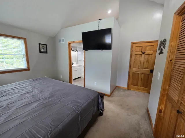 $390,000 | 21885 North Tea Rose Lane, Texico, IL 62889