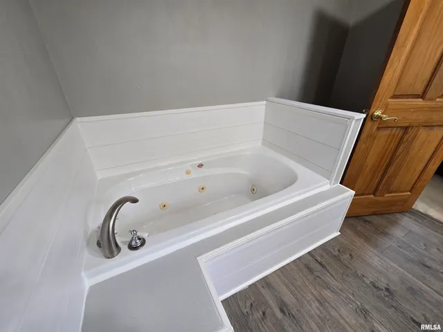 $390,000 | 21885 North Tea Rose Lane, Texico, IL 62889