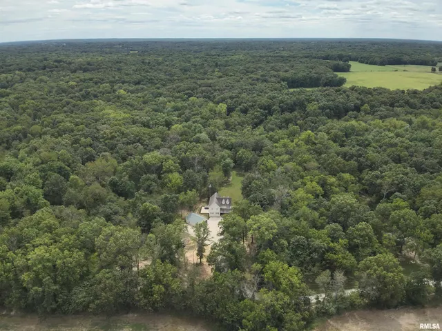 $390,000 | 21885 North Tea Rose Lane, Texico, IL 62889