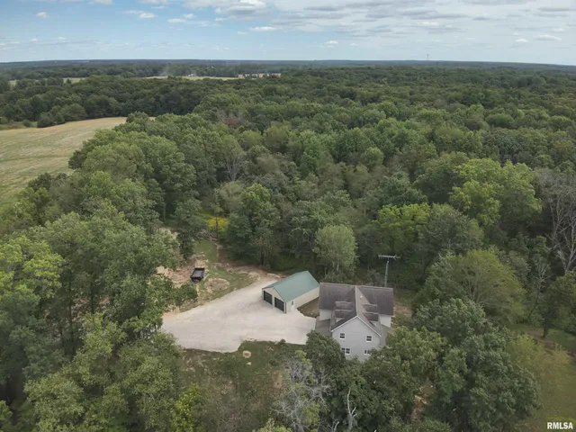 $390,000 | 21885 North Tea Rose Lane, Texico, IL 62889