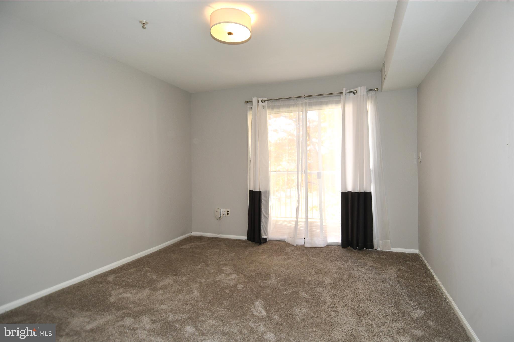 14100 Farnsworth Lane, Unit 2202 Upper Marlboro, MD 20772 - Photo 21 of 38 an empty room with an empty space and a window