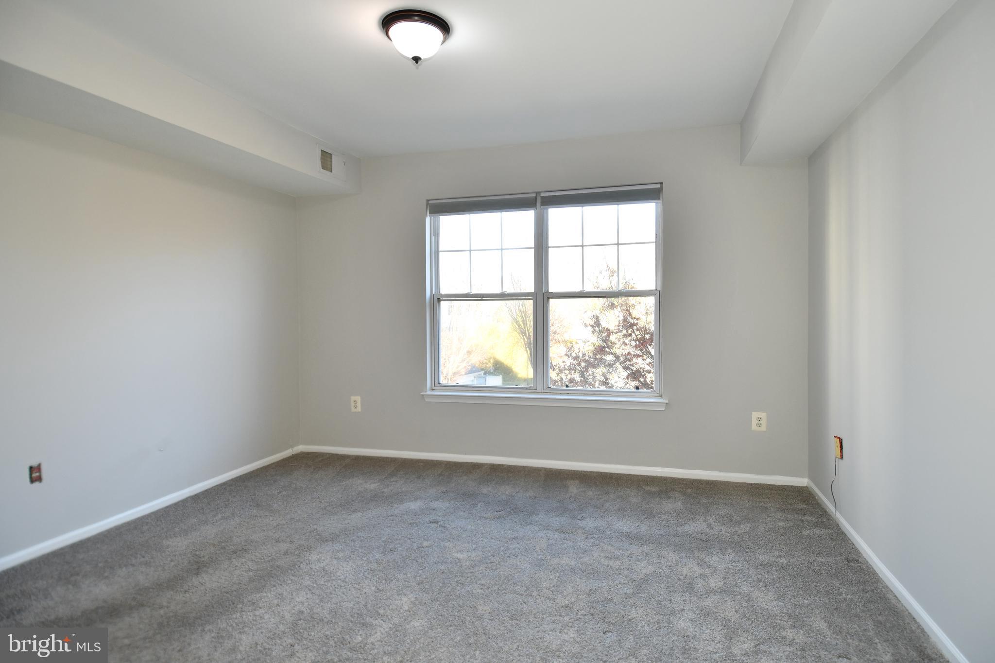 14100 Farnsworth Lane, Unit 2202 Upper Marlboro, MD 20772 - Photo 25 of 38 an empty room with a window
