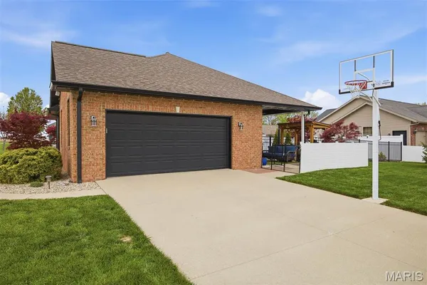 $364,900 | 13976 Lincoln Drive, Breese, IL 62230