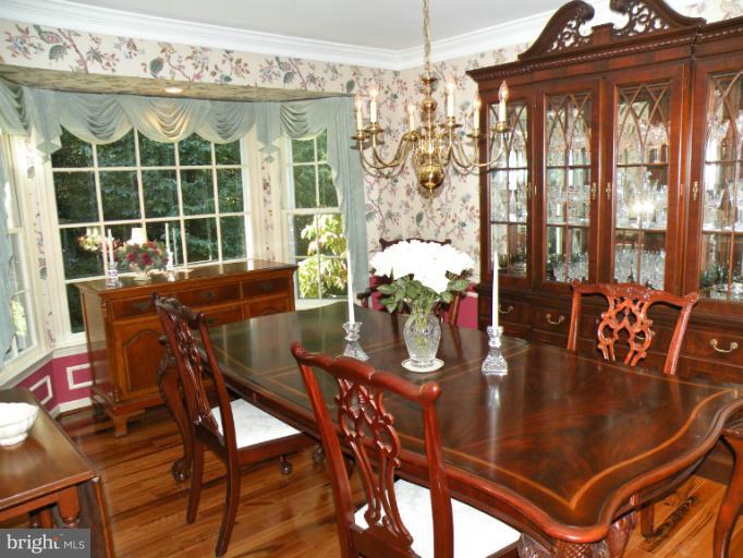 11896 Fawn Ridge Lane Reston, VA 20194 - Photo 13 of 27 DINING ROOM WITH HARDWOODS
