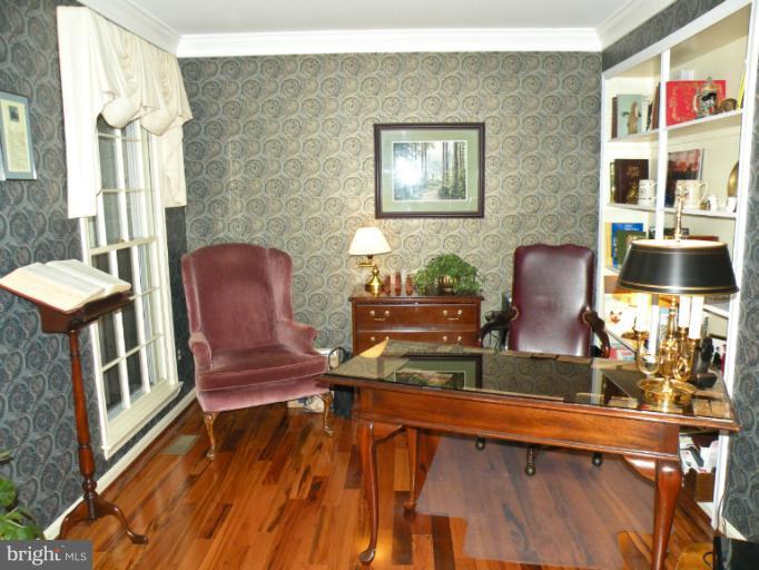 11896 Fawn Ridge Lane Reston, VA 20194 - Photo 23 of 27 LIBRARY/DEN WITH BUILT IN BOOK SHELVES