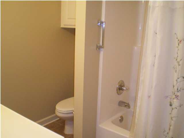 112 Ridgefield Drive Madison, MS 39110 - Photo 12 of 22 Hall bath