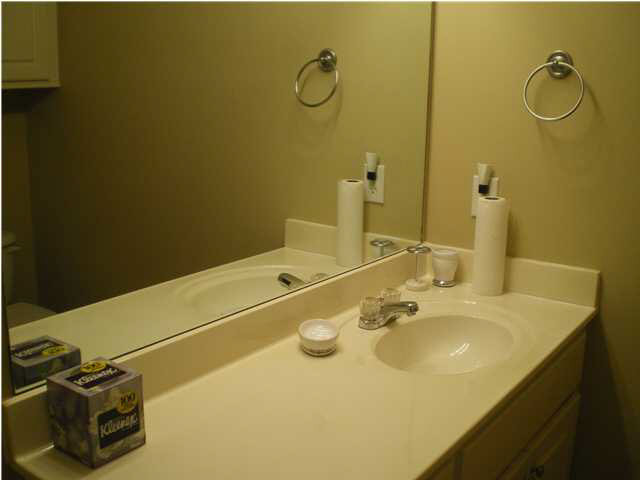 112 Ridgefield Drive Madison, MS 39110 - Photo 13 of 22 Hall bath