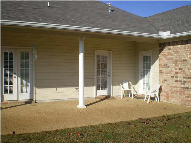 112 Ridgefield Drive Madison, MS 39110 - Photo 17 of 22 Rear covered porch
