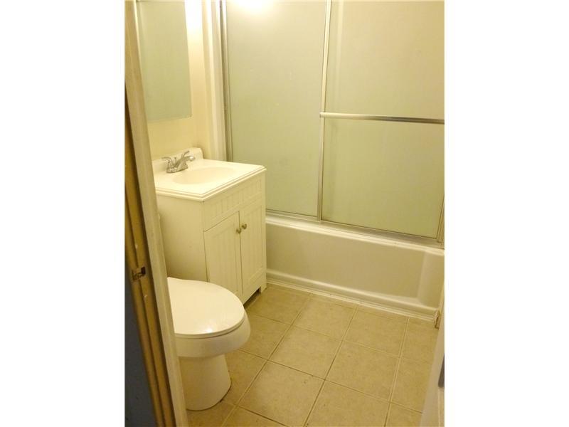 514 21st Street Beaver Falls, PA 15010 - Photo 11 of 18 Full Bath.