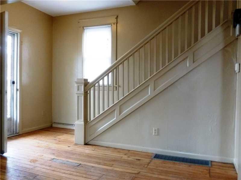 514 21st Street Beaver Falls, PA 15010 - Photo 6 of 18 Entry/Foyer.