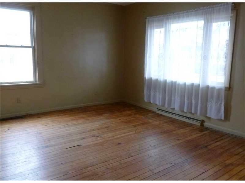 514 21st Street Beaver Falls, PA 15010 - Photo 7 of 18 Living Room.