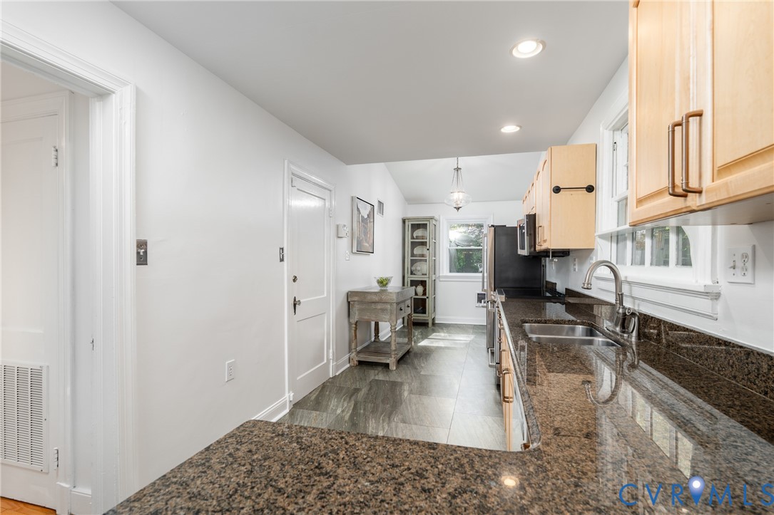 1103 Skipwith Road Henrico, VA 23229 - Photo 10 of 38