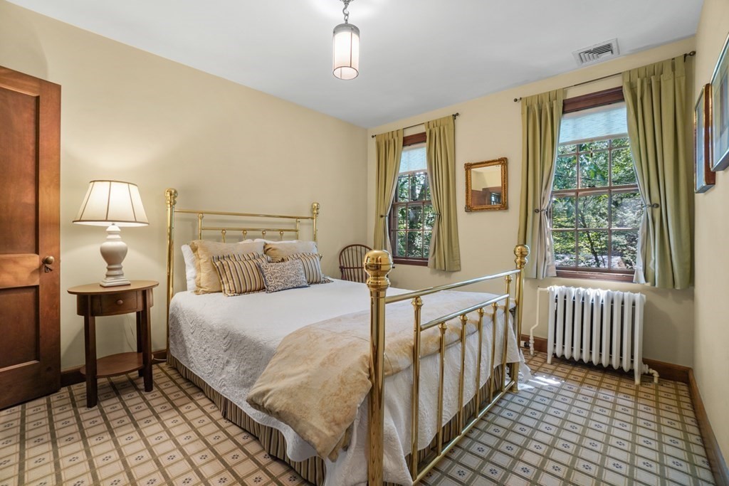 40 Glenoe Road Brookline, MA 02467 - Photo 16 of 28