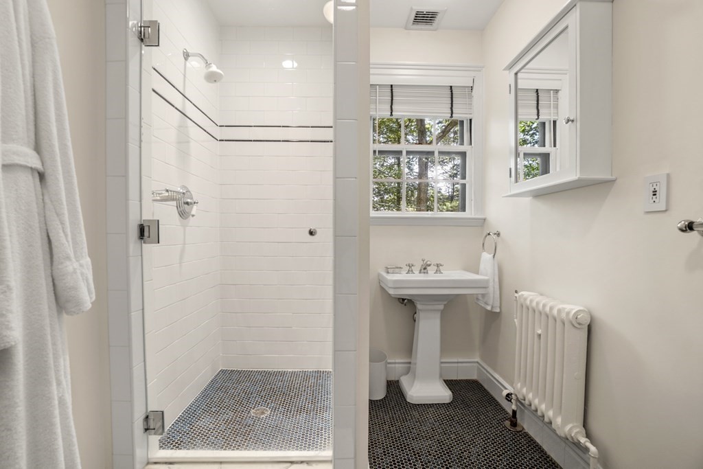 40 Glenoe Road Brookline, MA 02467 - Photo 17 of 28