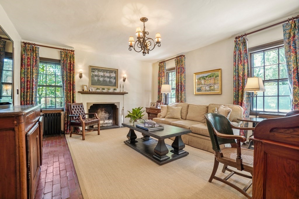 40 Glenoe Road Brookline, MA 02467 - Photo 8 of 28