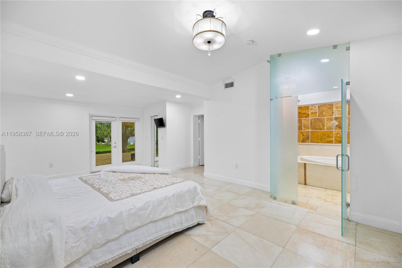 12300 Old Cutler Road, Unit 1 Pinecrest, FL 33156 - Photo 19 of 39 a spacious bedroom with a bed and a shower