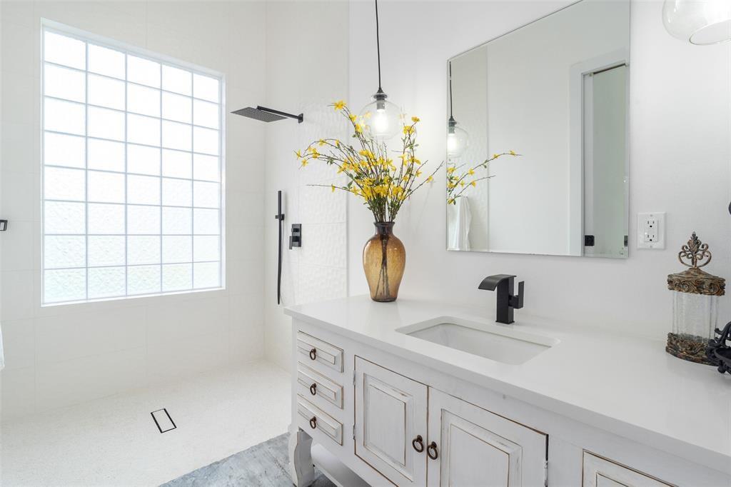 255 Private Road 5941 Emory, TX 75440 - Photo 27 of 39 Bathroom with vanity and a shower