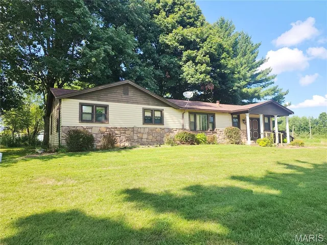 $52,250 | 808 Hickory Avenue, Shipman, IL 62685