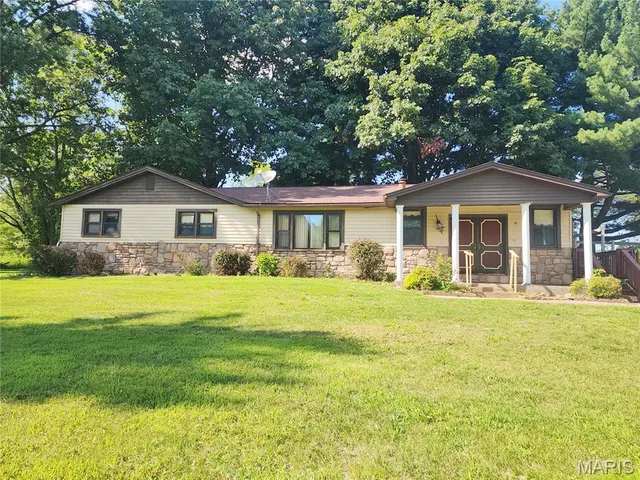$52,250 | 808 Hickory Avenue, Shipman, IL 62685