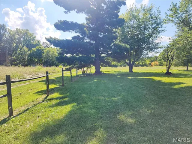 $52,250 | 808 Hickory Avenue, Shipman, IL 62685