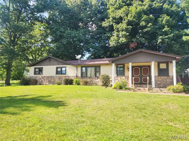 $52,250 | 808 Hickory Avenue, Shipman, IL 62685