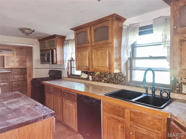 $52,250 | 808 Hickory Avenue, Shipman, IL 62685