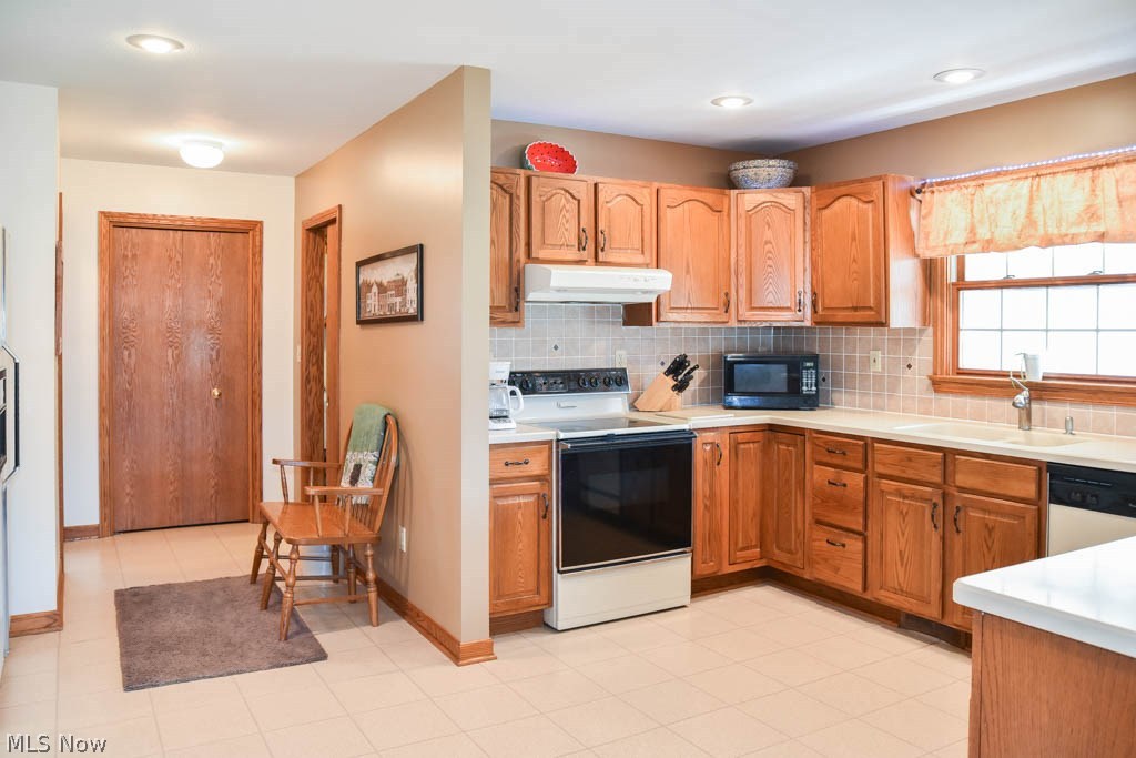 2555 Fixler Road Wadsworth, OH 44281 - Photo 5 of 35 Kitchen
