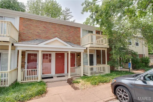 $139,900 | 9041 North Swan Circle, Brentwood, MO 63144