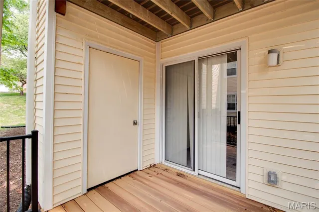 $149,900 | 9041 North Swan Circle, Brentwood, MO 63144