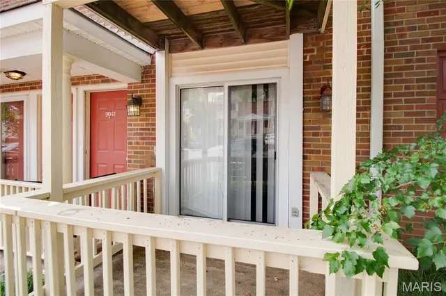 $149,900 | 9041 North Swan Circle, Brentwood, MO 63144