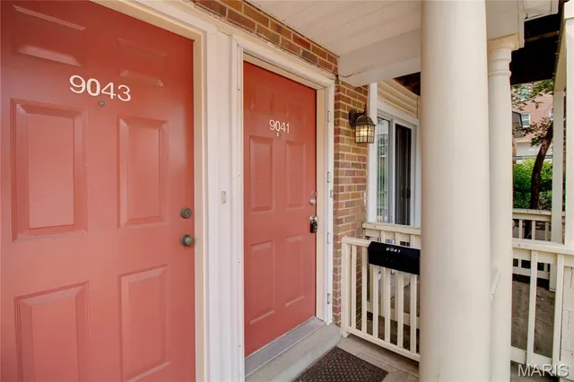 $149,900 | 9041 North Swan Circle, Brentwood, MO 63144