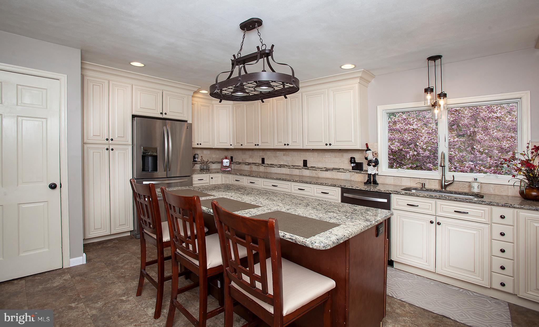 2218 Dover Road Harrisburg, PA 17110 - Photo 4 of 31 Granite Breakfast Bar